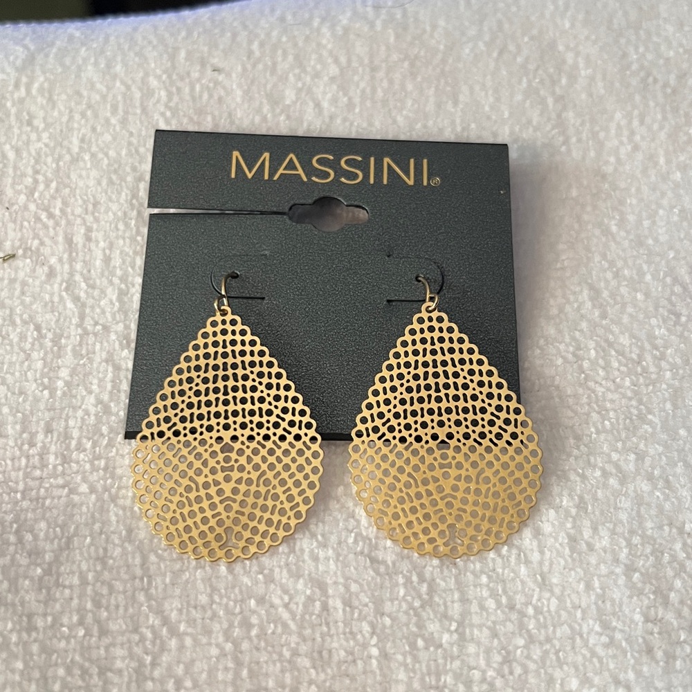 3/$15 Massini Chic Gold Mesh Earrings Lot 491
